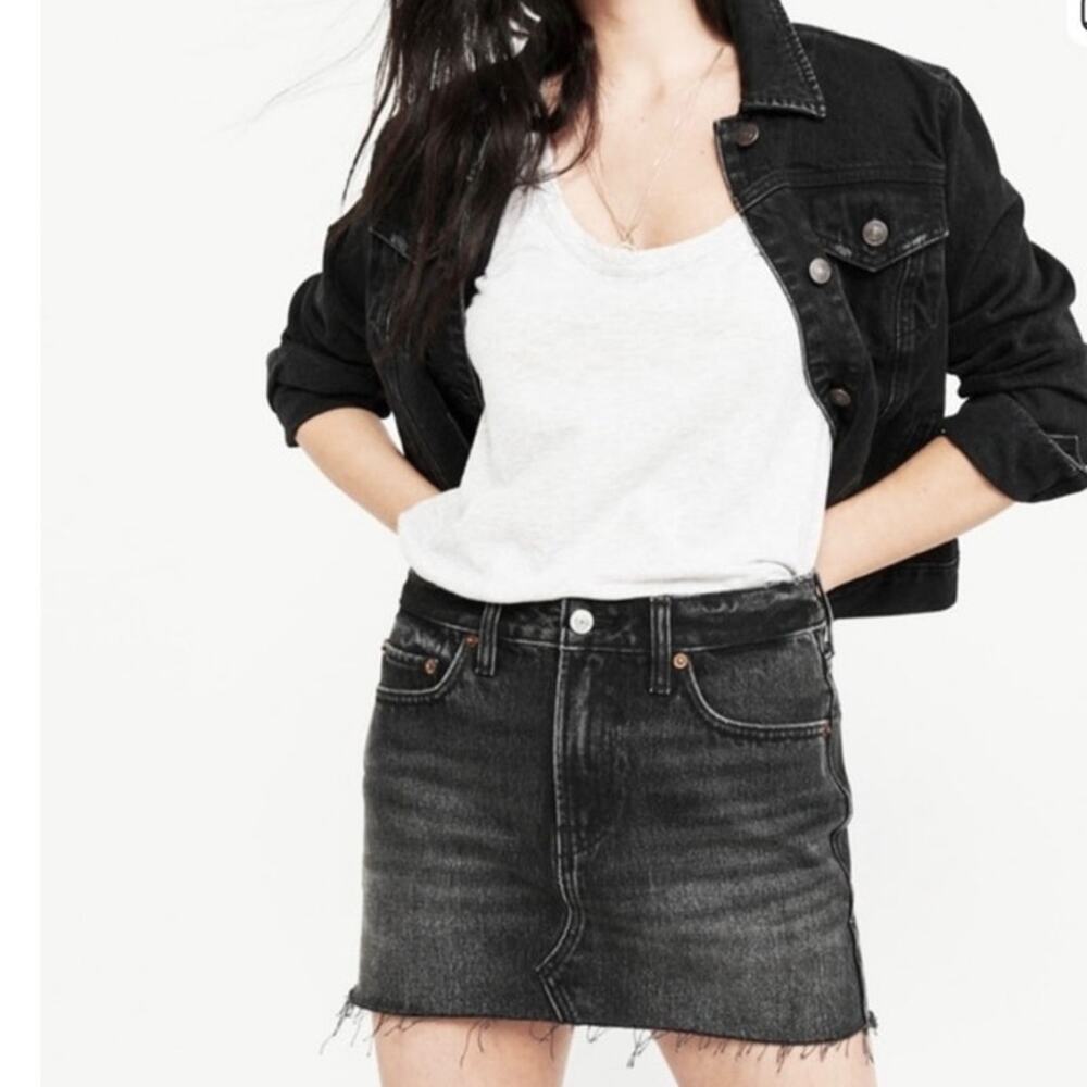 Abercrombie & Fitch Ultra High Rise Curve Love Raw Hem Mini Skirt size 25(0)